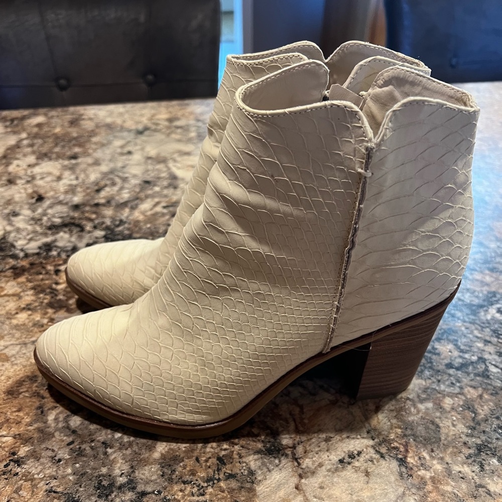 Bootie - Picture 4 of 7